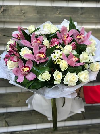 Букет цветов из: Розы и Хризантемы в Осе Иркутской области