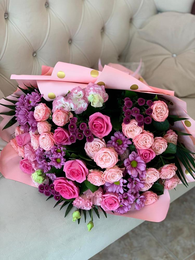 Букет цветов из: Хризантемы, Розы и Лизиантусы в Осе Иркутской области