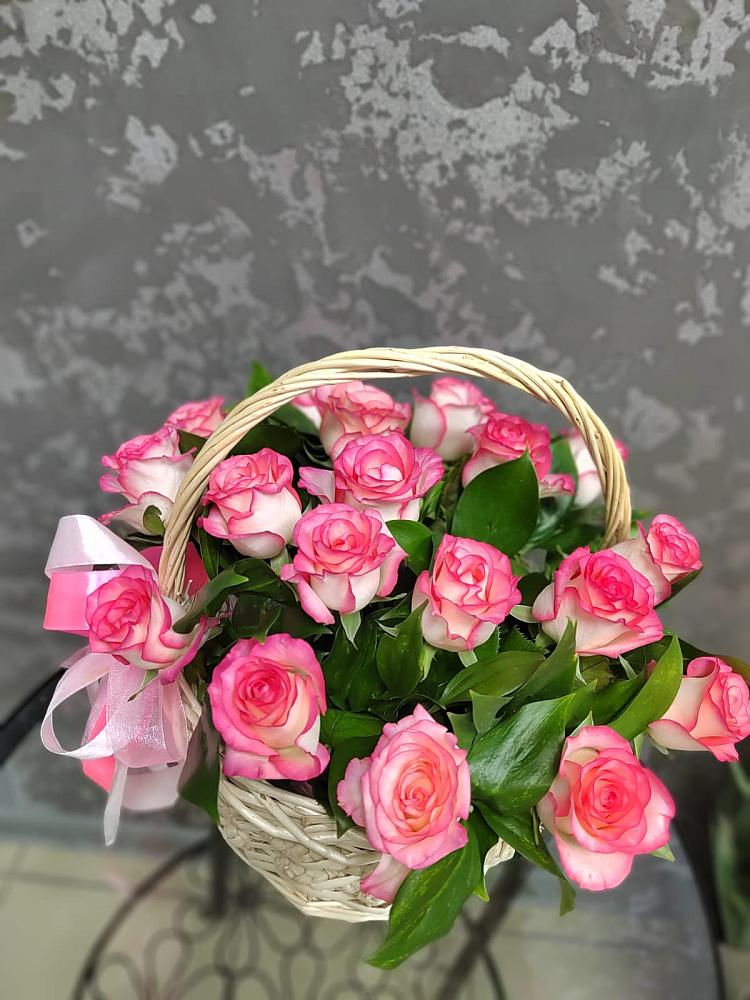 Цветочная композиция из Розы в корзине в Осе Иркутской области