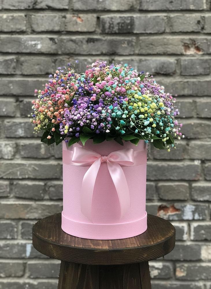 Цветочная композиция из Гипсофила и Розы в шляпной коробке в Осе Иркутской области