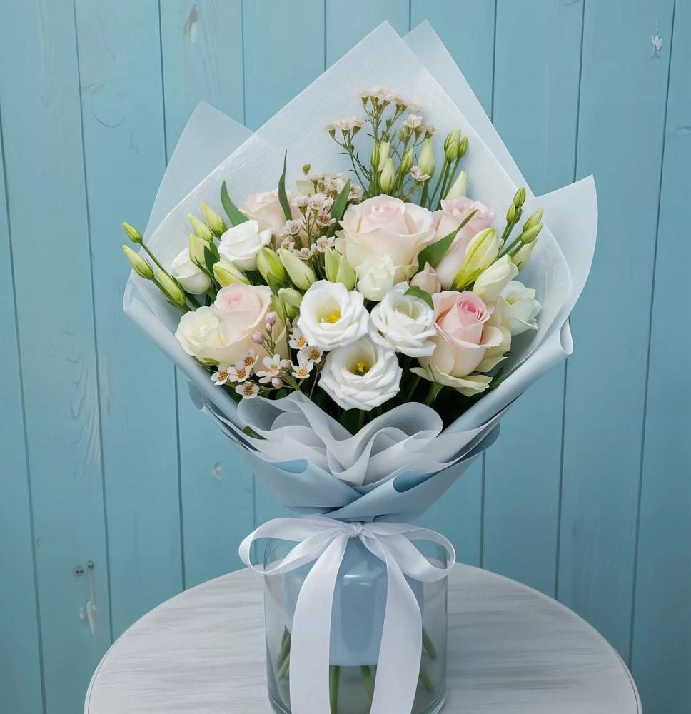 Букет цветов из: Розы и Лизиантусы в Осе Иркутской области