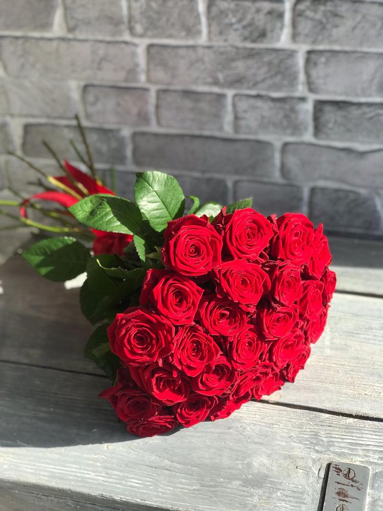 Букет Красные розы Фридом в Осе Иркутской области