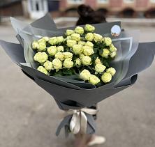 Букет Белые кустовые розы Солинеро в Осе Иркутской области