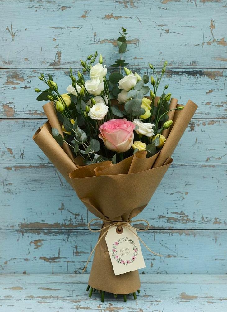 Букет цветов из: Розы и Лизиантусы в Осе Иркутской области