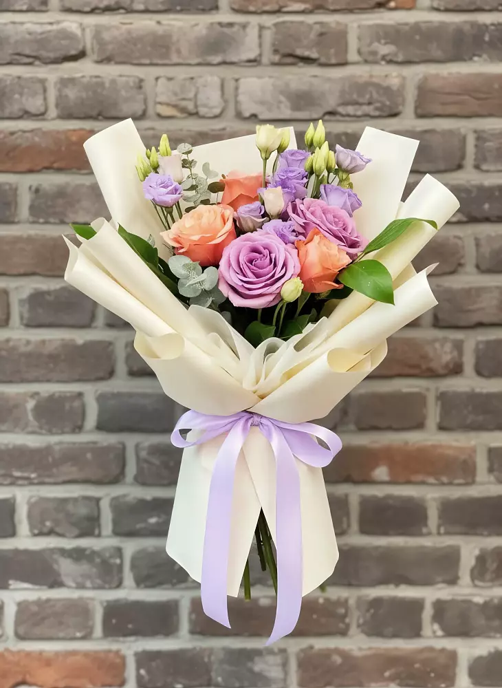 Букет цветов из: Лизиантусы и Розы в Осе Иркутской области