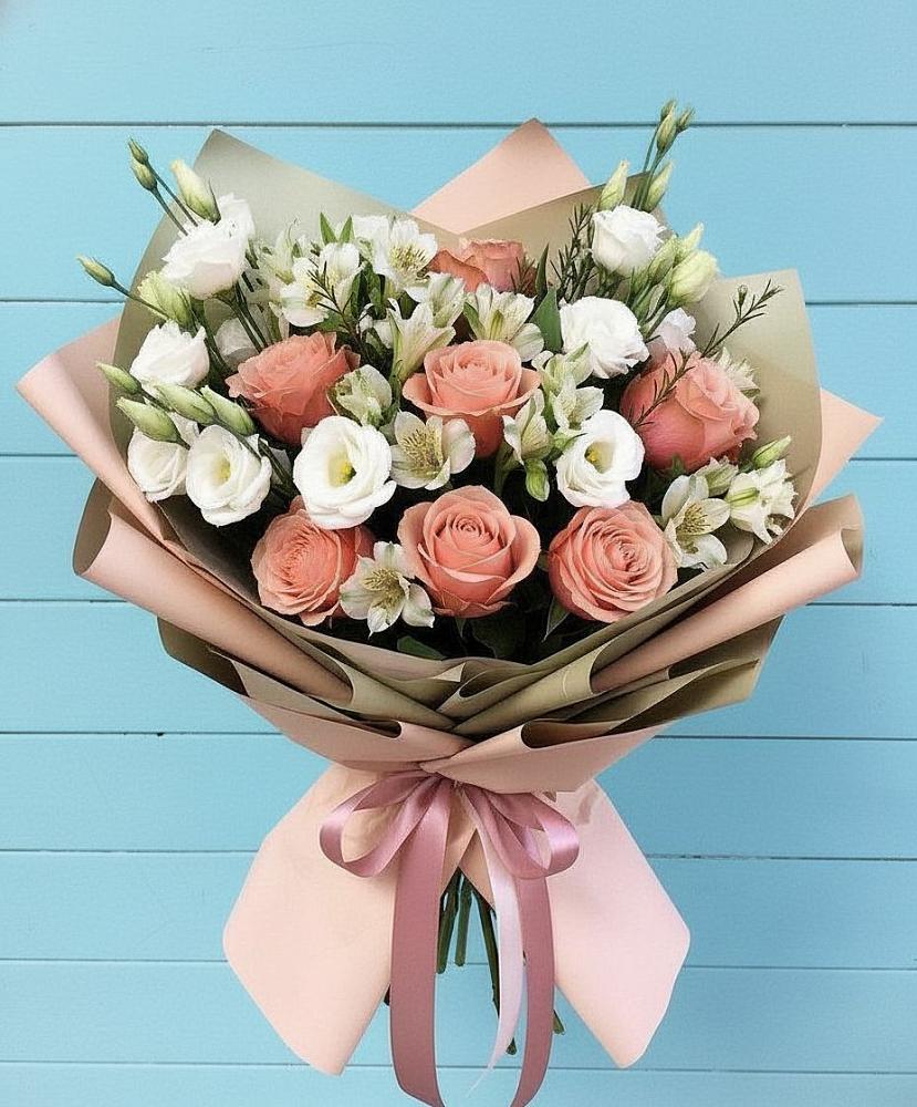 Букет цветов из: Розы, Альстромерии и Лизиантусы в Осе Иркутской области