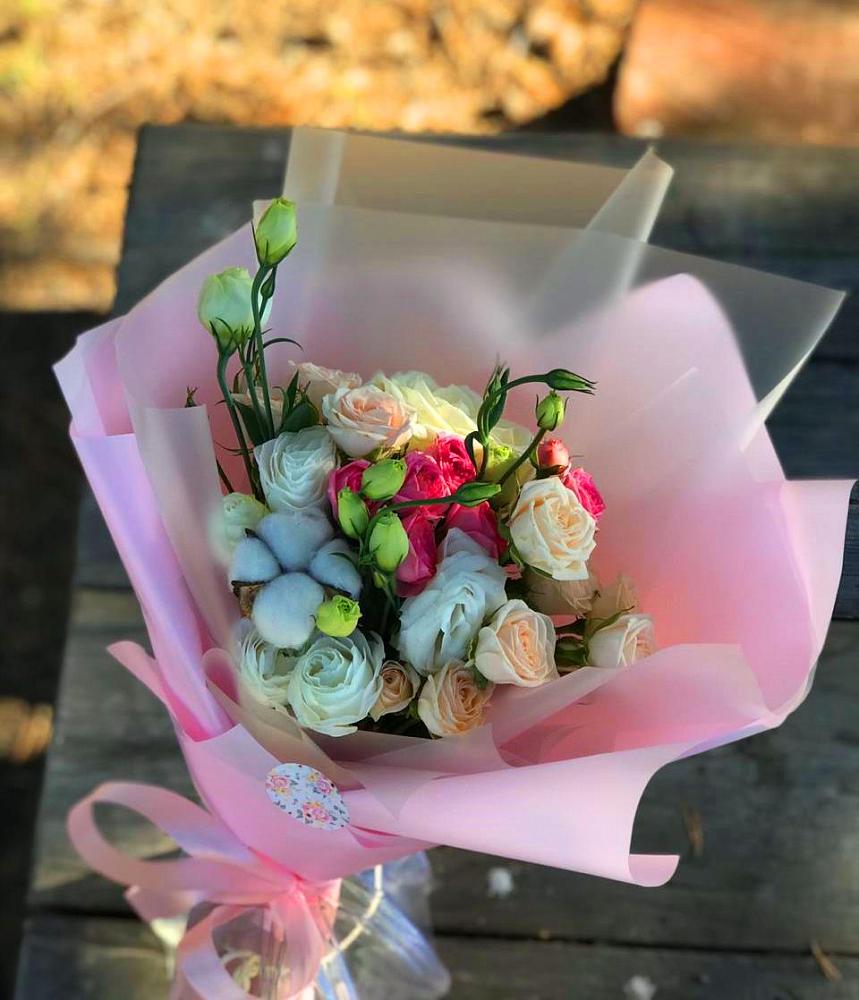 Букет цветов из: Розы и Лизиантусы в Осе Иркутской области