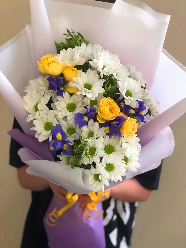 Букет цветов из: Ирисы, Хризантемы и Розы в Осе Иркутской области