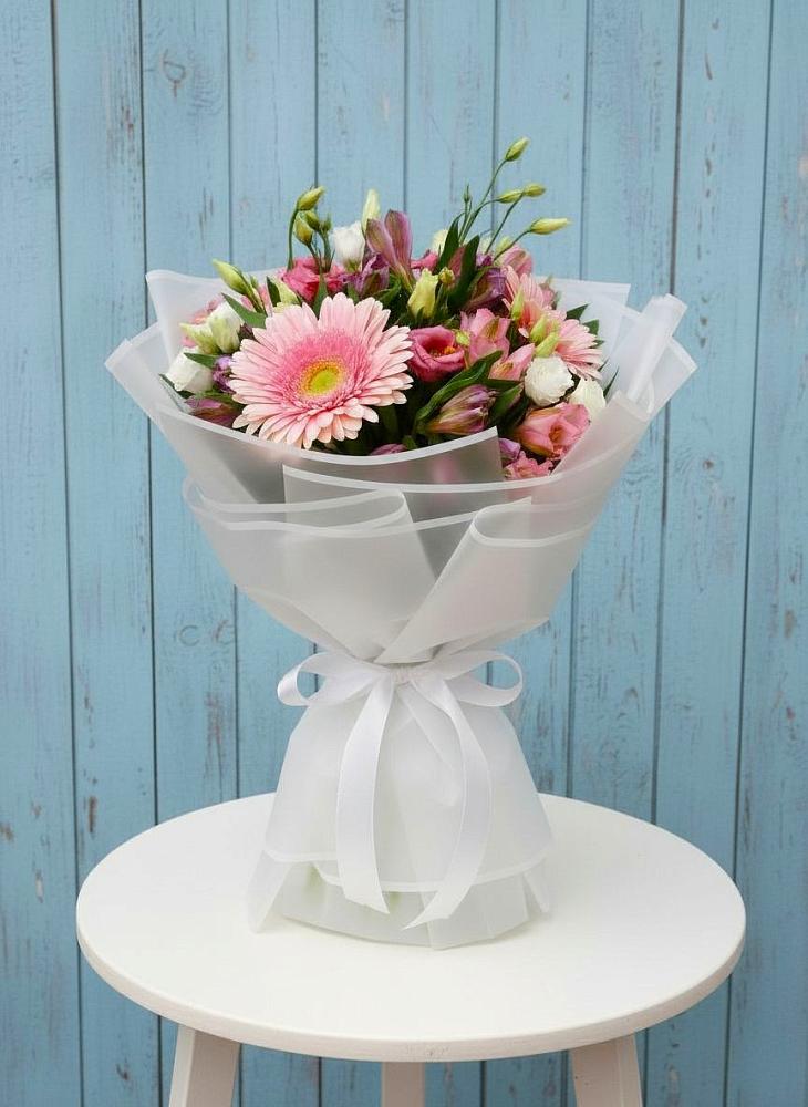 Букет цветов из: Герберы, Альстромерии и Лизиантусы в Осе Иркутской области