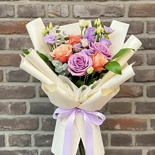 Букет цветов из:  Лизиантусы и Розы в Осе Иркутской области