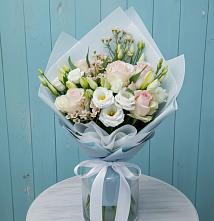 Букет цветов из:  Розы и Лизиантусы в Осе Иркутской области