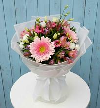 Букет цветов из:  Герберы, Альстромерии и Лизиантусы в Осе Иркутской области