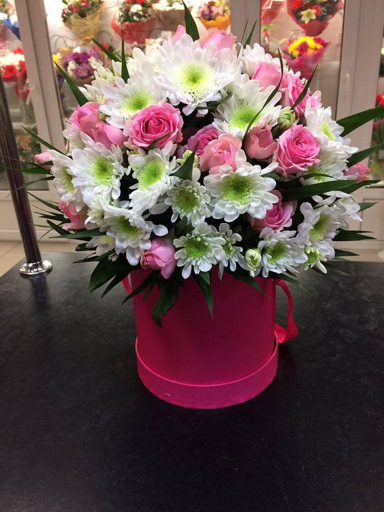 Цветочная композиция из Розы и Хризантемы в шляпной коробке в Осе Иркутской области