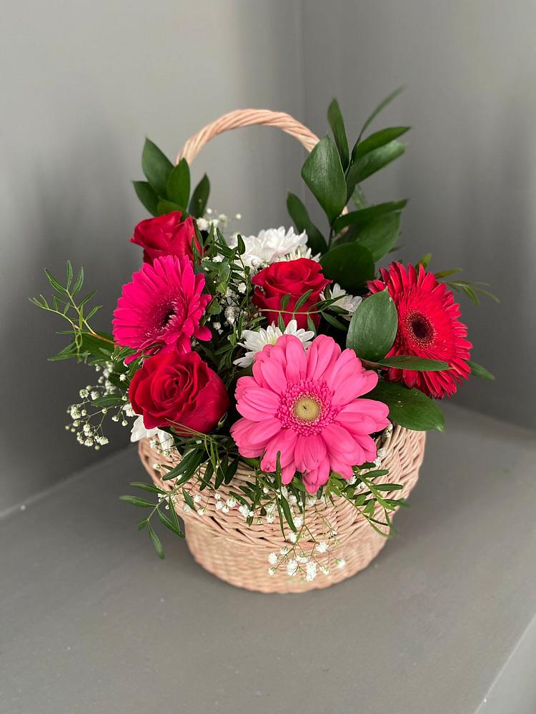 Цветочная композиция из Розы, Хризантемы и Герберы в корзине в Осе Иркутской области