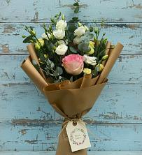 Букет цветов из:  Розы и Лизиантусы в Осе Иркутской области