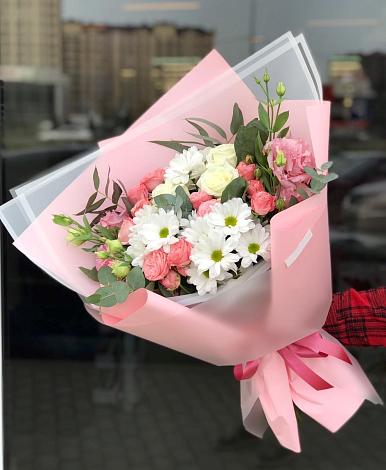 Букет цветов из: Розы, Лизиантусы и Хризантемы в Осе Иркутской области